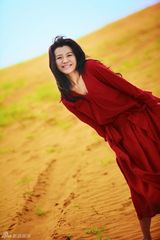 组图：知性熟女刘琳自在自我 成娱乐圈“游吟诗人”