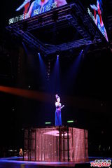 组图：叶倩文一家三口合唱 林青霞素颜到场欣赏