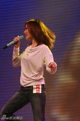 组图：中歌榜厦门欢唱会 张靓颖苏醒等献唱