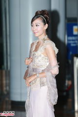 组图：晶刚香港婚宴 张天爱粉红礼服优雅高贵