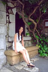 高清组图：汤唯戛纳花絮照曝光 身穿连衣裙随性惬意