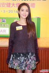 组图：官恩娜呼吁工作安全 忙家务感焦头烂额