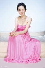 幻灯图：孟茜拍摄春季写真 娇柔性感美丽大方