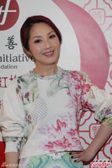 组图：杨千嬅珍惜身边人 有意让儿子学粤剧