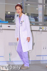 组图：探班《急诊男女》 宋智孝崔振赫救人忙