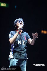 组图：林子祥演唱会首场开幕 众好友及家人捧场