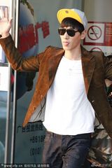 策划：卖萌耍宝手册揭秘 嘟嘴吐舌扮萝莉