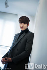 组图：金宇彬塑造人物靠百问百答 自曝暗恋老师