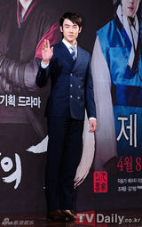 组图：《九家之书》发布 秀智露背李升基帅气