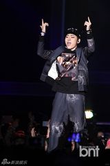 组图：朴宰范等参加HIPHOP音乐节引爆火热现场