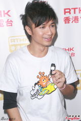 组图：古巨基出席书展讲座 惊叹粪便画创作力