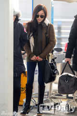 组图：少时Tiffany侑利为赴米兰帅气亮相机场