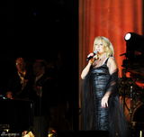 组图：伊莲佩姬放歌北京 经典一如回忆隽永