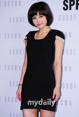 组图：吴允儿朴诗妍等为品牌站台 众美女人气PK