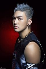 组图：NU'EST-M发写真 时尚帅气展潮范儿