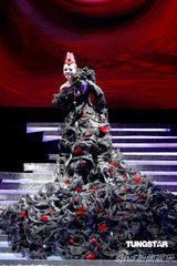 高清图：张韶涵香港演唱会变身精灵造型夸张