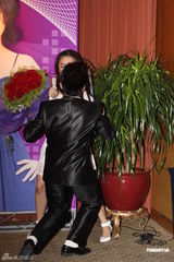 组图：陈美行现身澄清变性传闻遭猛男求爱