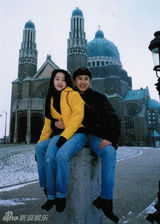 组图：杨钰莹与毛宁拥吻 昔日金童玉女引唏嘘