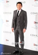 组图：严泰雄大婚众星道贺 李孝利戒指惹眼