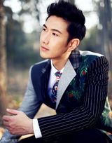 组图：何明翰曝最新写真 韩范彰显绅士品格