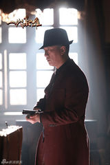 组图：《一代枭雄》孙红雷扮型男持枪斗狠