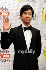 组图：韩国演员高贤贞获2010SBS演技大奖