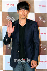 组图：权相佑(权相宇)新片首映爱妻助阵 张赫等众星捧场