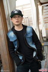 组图：侧田为爱移居北京 预言演唱会以歌会友