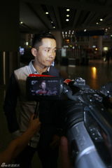 组图：快男阿穆隆出狱回京