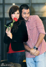 组图：茜拉与男友亲密合影曝光 童年照可爱