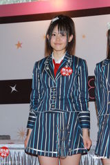 组图：AKB48香港举行握手会 防骚扰要歌迷先洗手