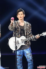 周杰伦介怀被燕姿夺第一次 与邓丽君隔空对唱