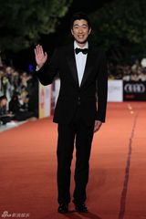 高清组图：金马奖红毯精选 男星西装革履潇洒比帅