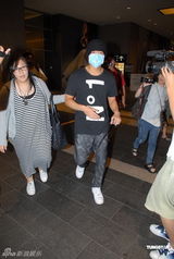 组图：周杰伦低调现身吉隆坡 不回应峰芝婚变传闻