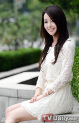 组图： 朴信惠奉太奎出席独幕剧记者会