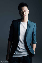 组图：王雷写真造型时尚动感十足