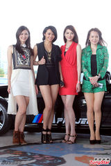 组图：吴亚馨红裙亮相 气质优雅性感抢镜