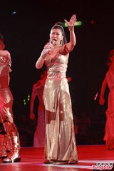 组图：叶倩文一家三口合唱 林青霞素颜到场欣赏