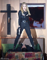 组图：麦当娜巡演激情四射 与猛男上演致命诱惑