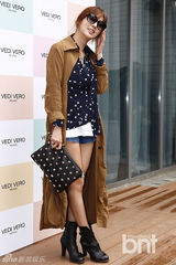 组图：金莎朗秀智等戴墨镜出席活动 秀性感美腿