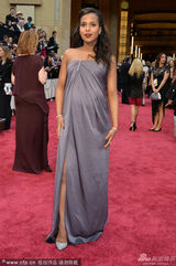 组图：凯莉-华盛顿挺大肚登台