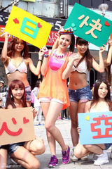 组图：安心亚热舞出席活动 生日未获阿Ken礼物