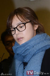 组图：朴诗妍等涉嫌滥用麻醉剂案开庭缄默憔悴