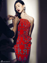 组图：朱珠封面写真展狂野一面