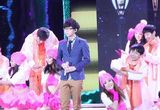 组图：胡夏央视闹元宵 《那些年》现场“催雨”