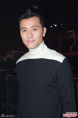 组图：梁汉文MINI音乐会 获好友站台庆生