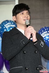 组图：温升豪35岁生日圆歌手梦 唱新歌回馈歌迷