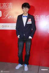 组图：阿Sa(蔡卓妍)助阵音乐会望与男友白头到老