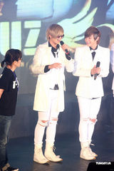 高清：韩国男团“F.CUZ”旋风抵台 两成员带伤上阵