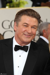 高清图：亚力克-鲍温亮相红毯 西装革履款款有型